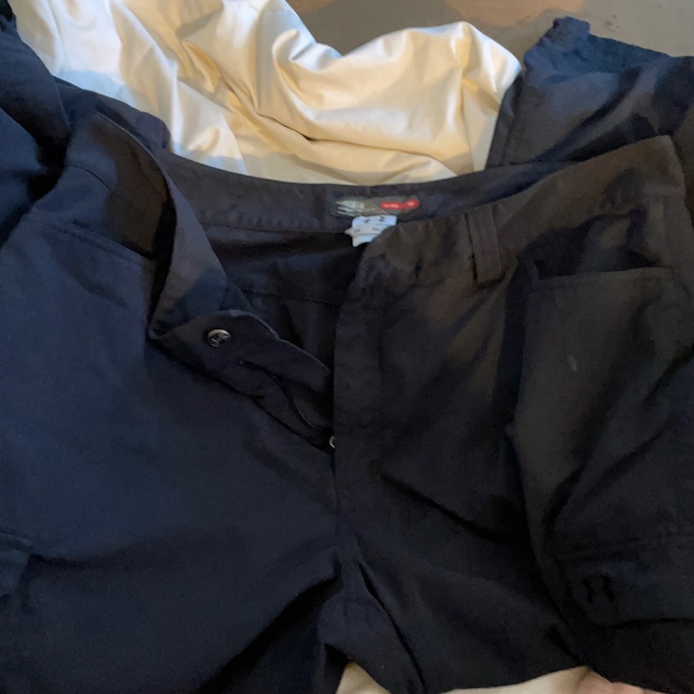Excellent condition Under Armour cargo pants.